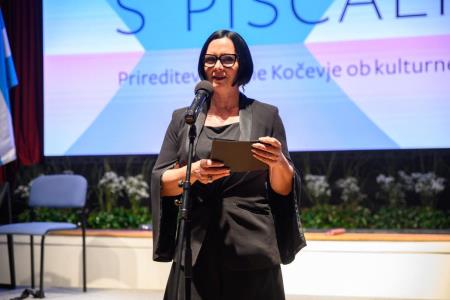 Deklica s piščalko-19